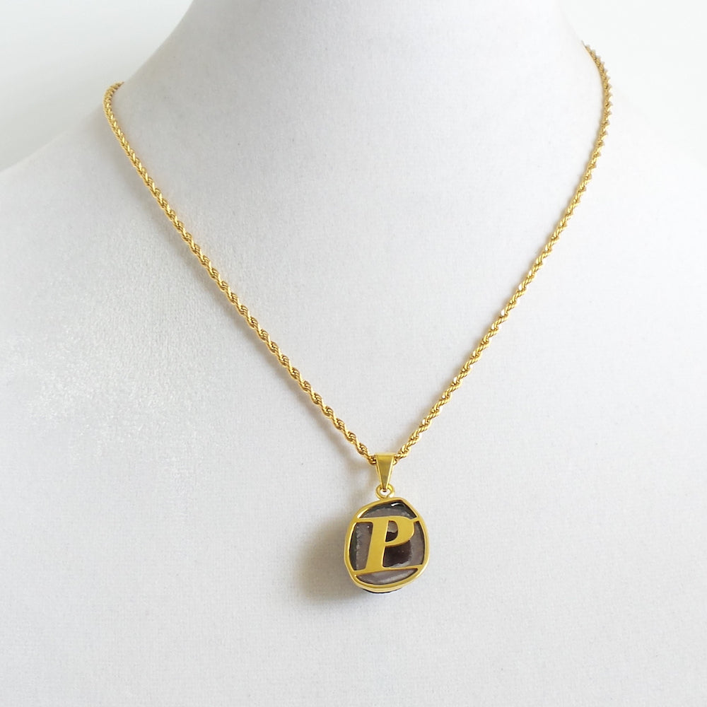 Gold Geode Initial Necklace - Estilo Concept Store