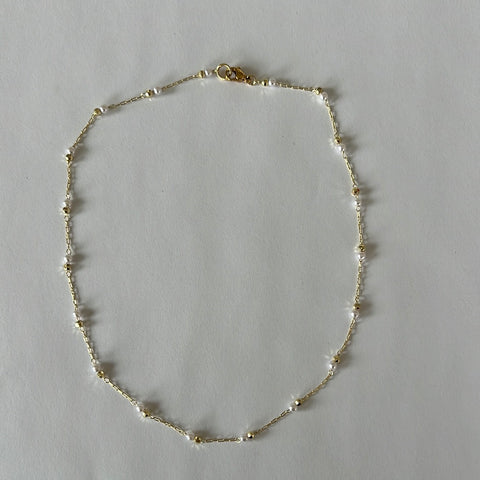 Pearl and gold Choker