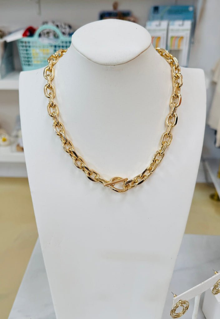 Toggle Chunky Chain Necklace