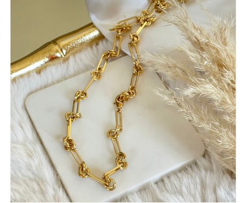 Vani Gold Chain and Knot Necklace