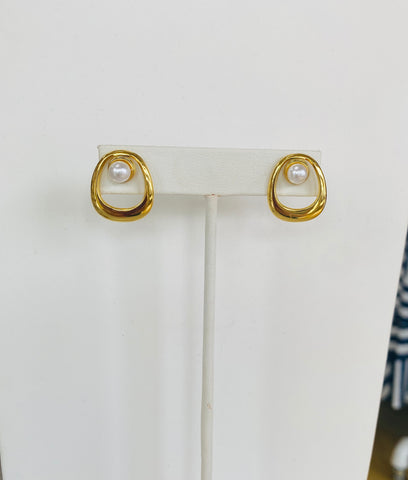 Vani Gold and Pearl Earrings