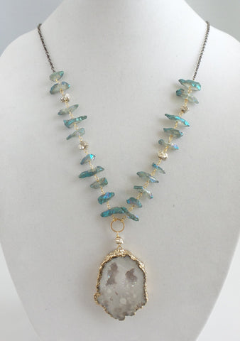 White Geode with Lapislazuli Pendant Necklace - Estilo Concept Store