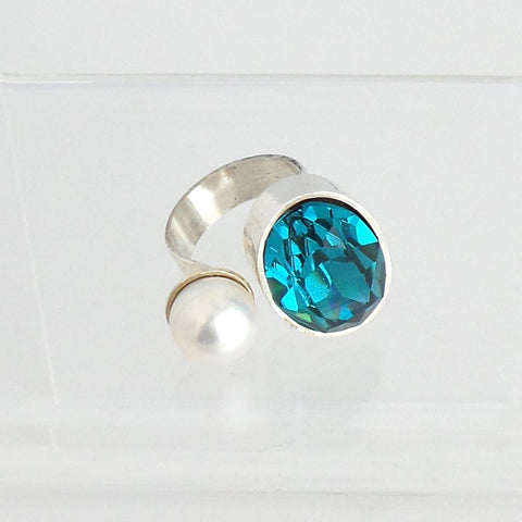 Blue Swarovski Crystal and Pearl Ring - Estilo Concept Store