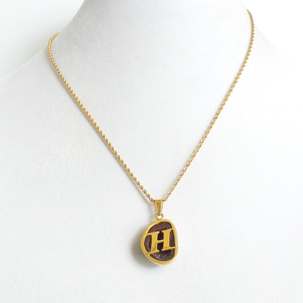 Gold Geode Initial Necklace - Estilo Concept Store